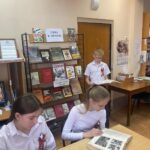 В библиотеке ГБОУ лицей г.Сызрани организована книжная выставка в рамках проекта «Сила в правде»